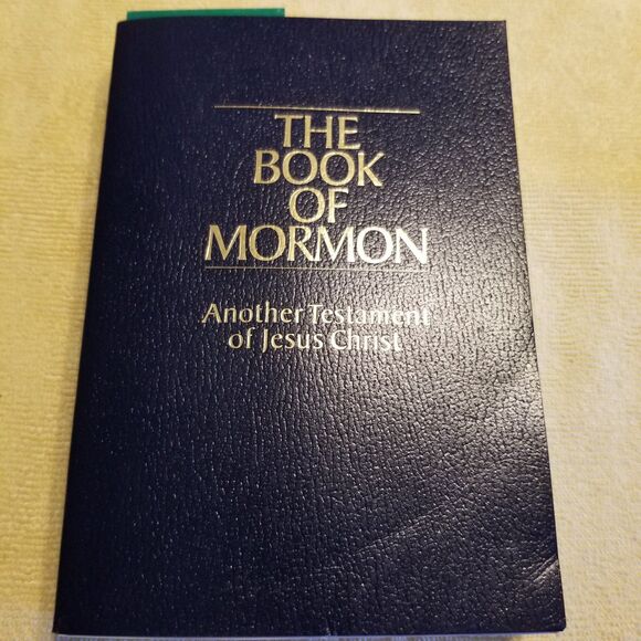 The book of Mormon paperback book - Picture 1 of 6